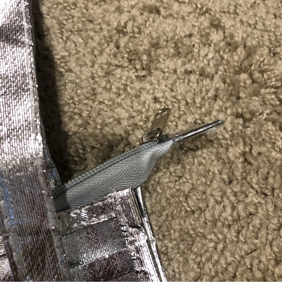 🆕 Biosilk Silver Tote - Picture 3 of 5